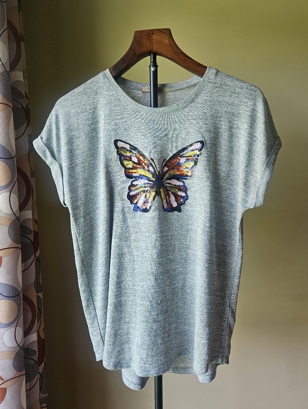 My Danielle Butterfly Sequin Tee Light Gray Womenβs Top Size Small